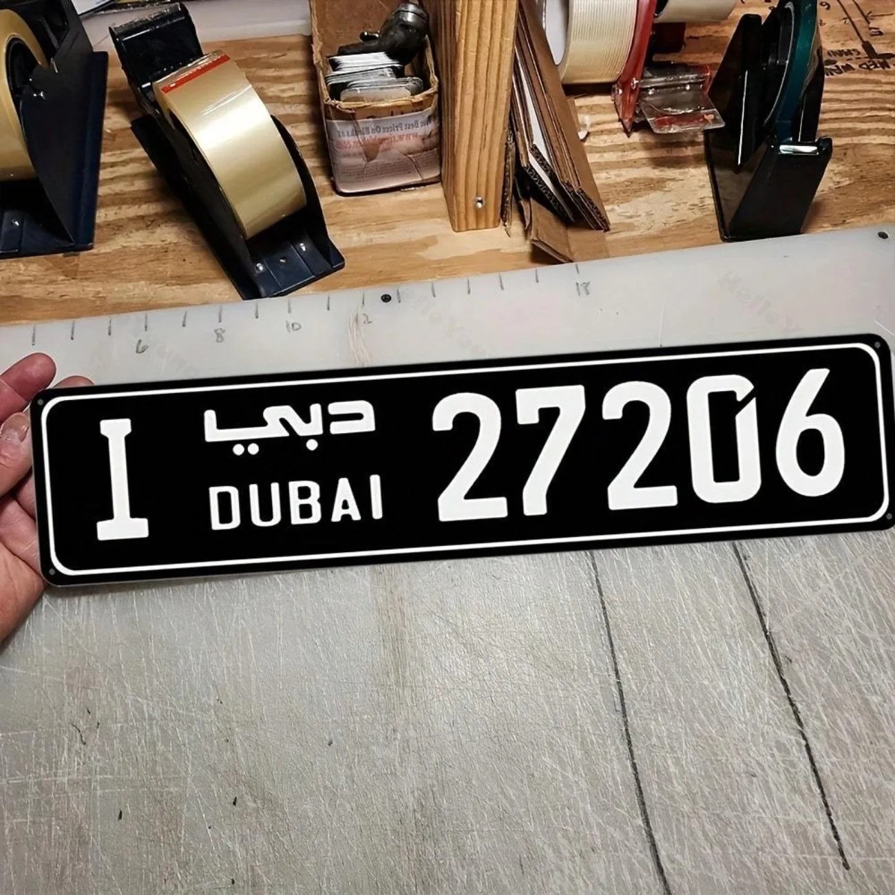 Car Accessories In Dubai - Insegna stradale in alluminio inciso a